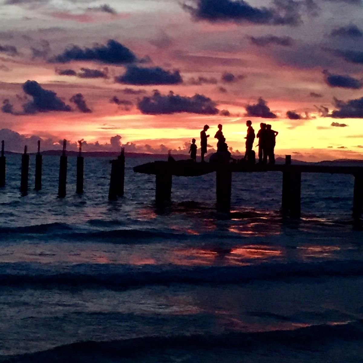 ホワイト ブティックホテル ＆ レジデンス អូតែលសរ


マジックア...