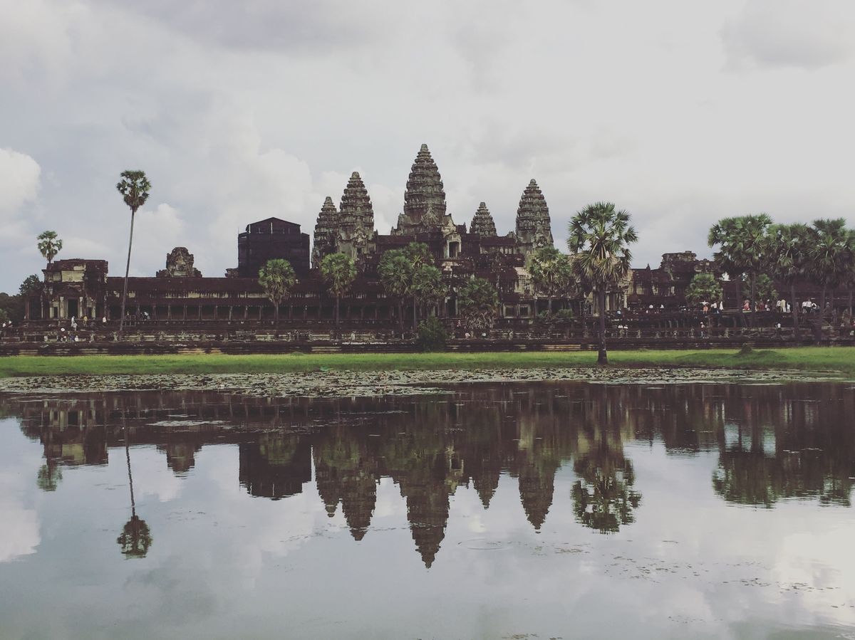 アンコールワット

1枚目の石像の後ろ姿
なんか好きだった

よくガイドブ...