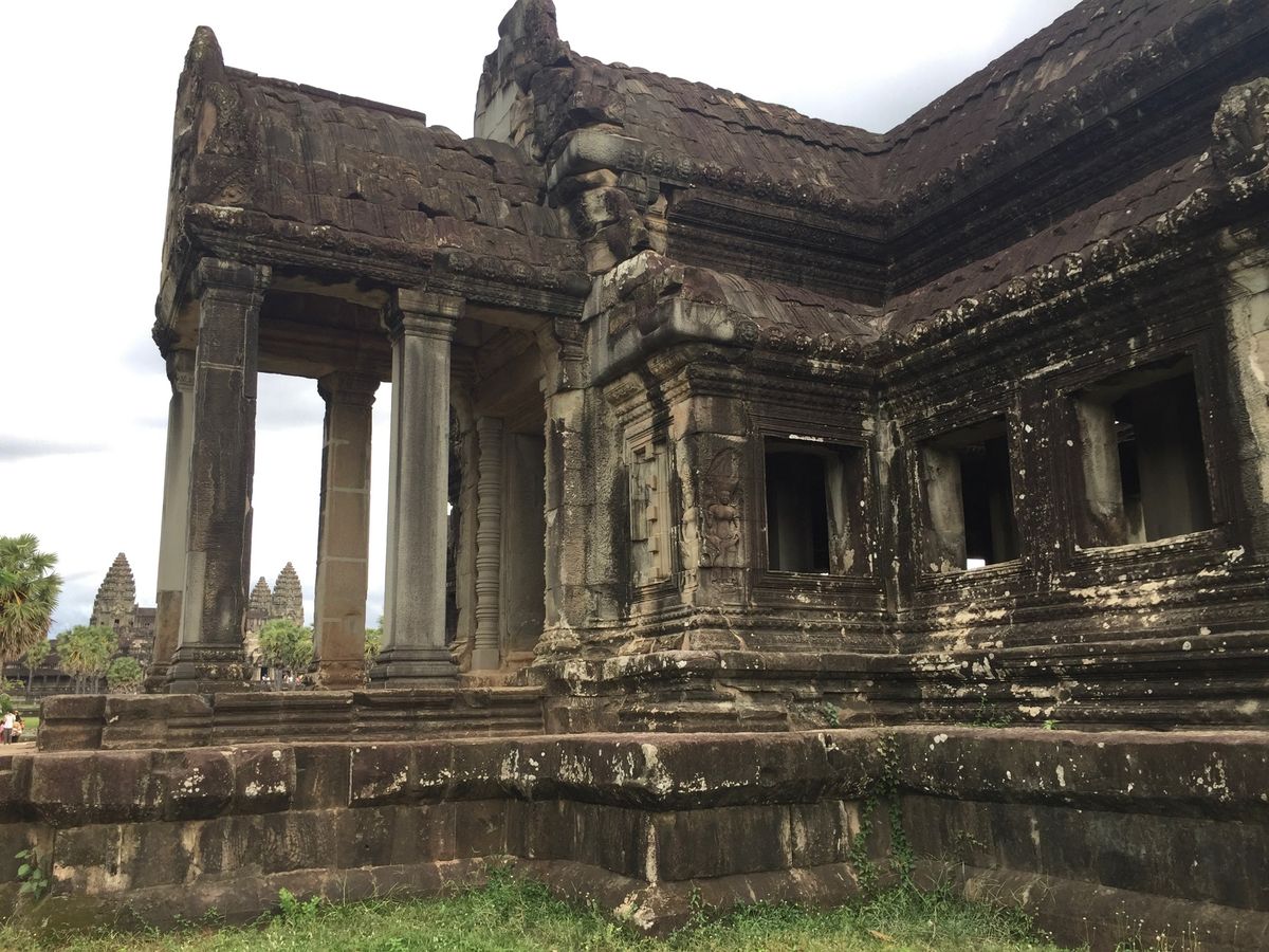 アンコール遺跡

これは図書館だったような…おぼろげな記憶