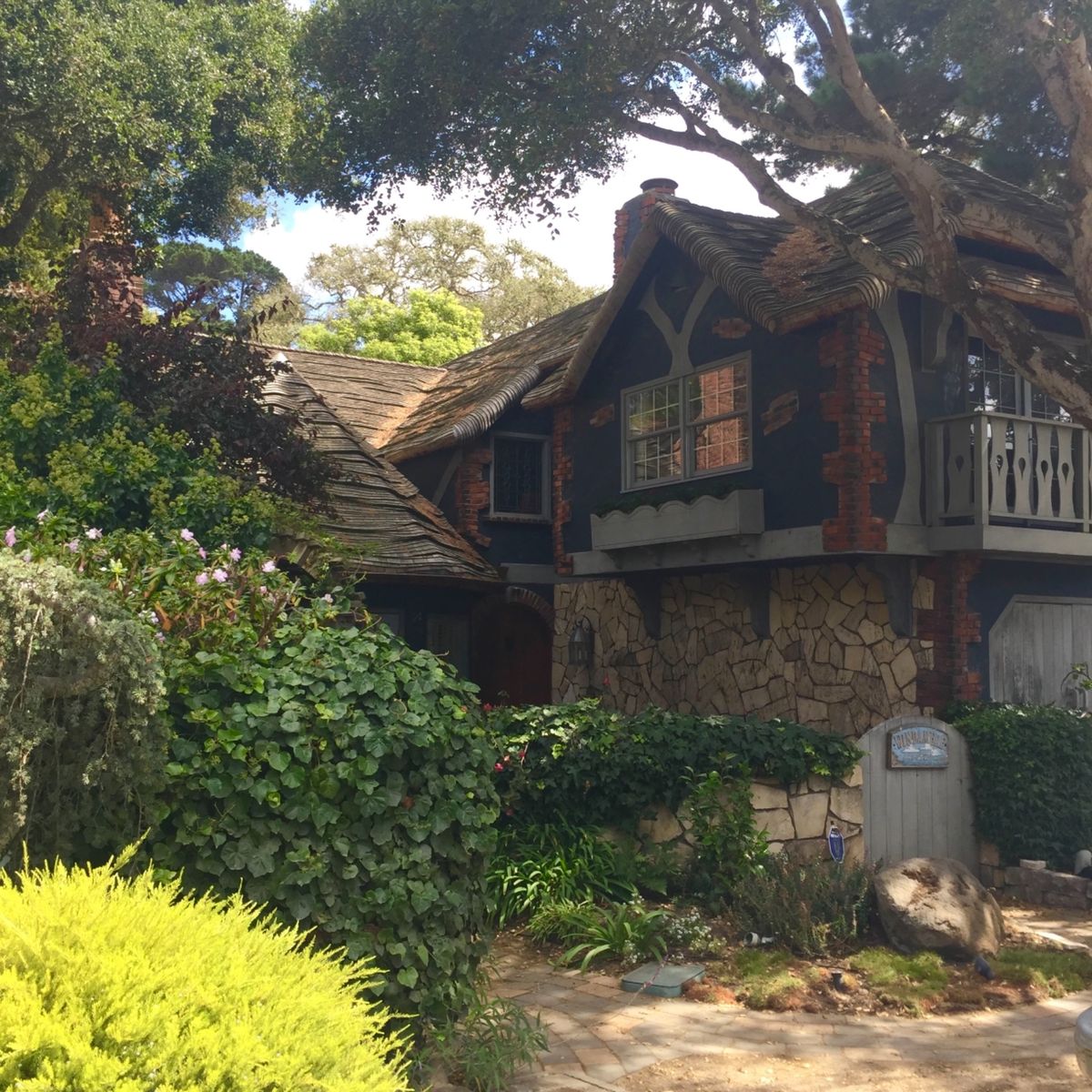 カーメル・バイ・ザ・シー Carmel-by-the-Sea

アメリカに...