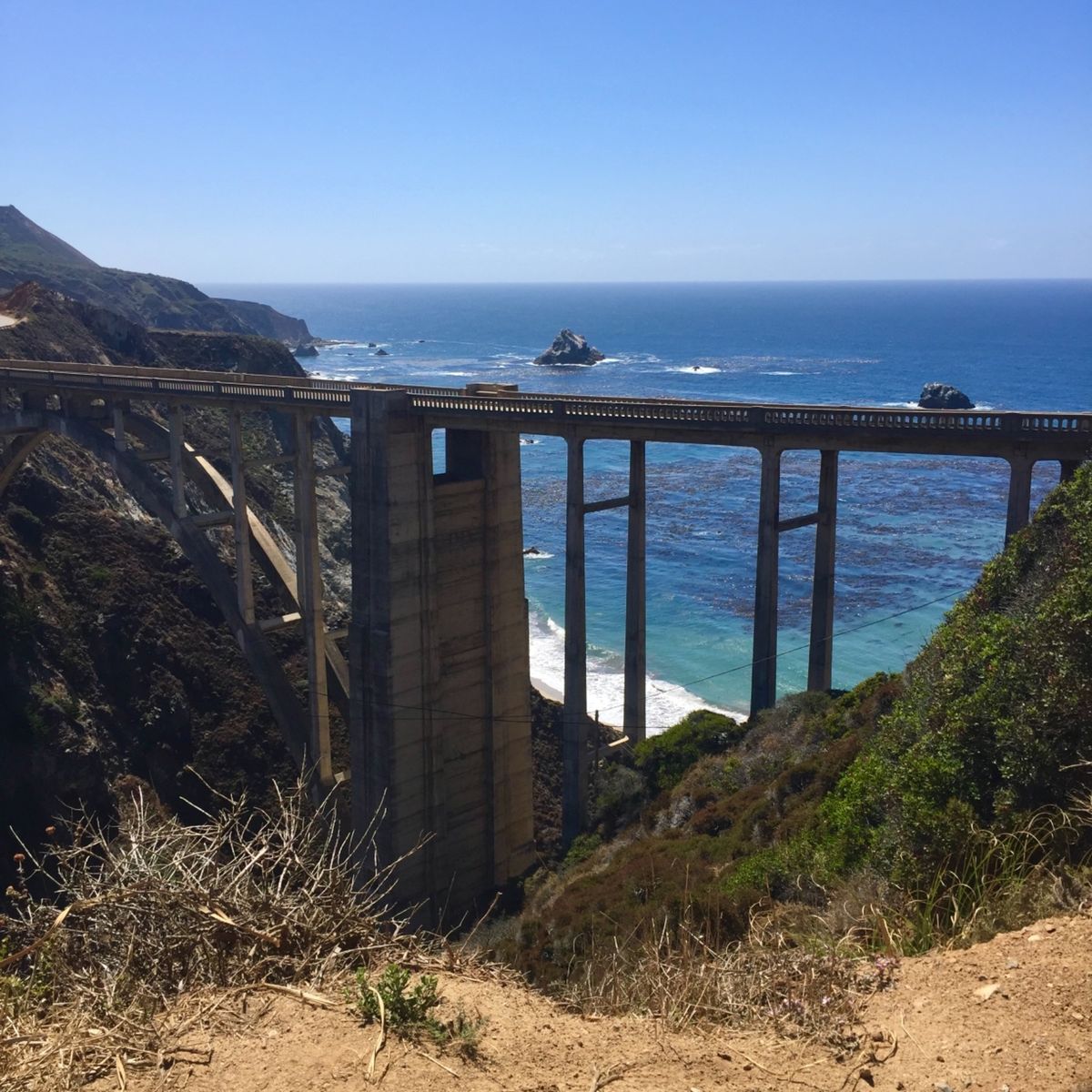 こちら側から撮ったほうが橋がカッコいいんだけど

陽射しが強い上に
手前に...