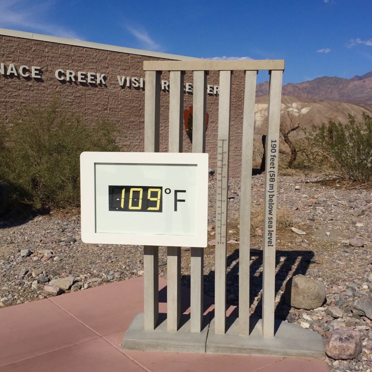 デスバレーの気温
華氏109°
摂氏になおすと…43°！！！
ひぃー！地獄...