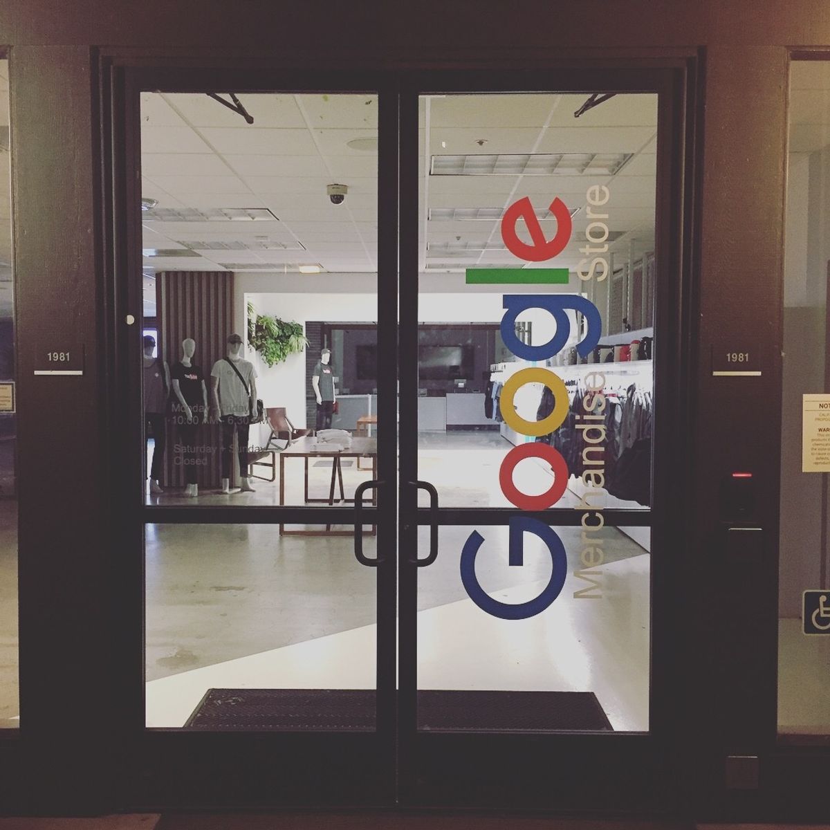 マウンテンビューにはFacebookやらGoogleのオフィスがあるから、...
