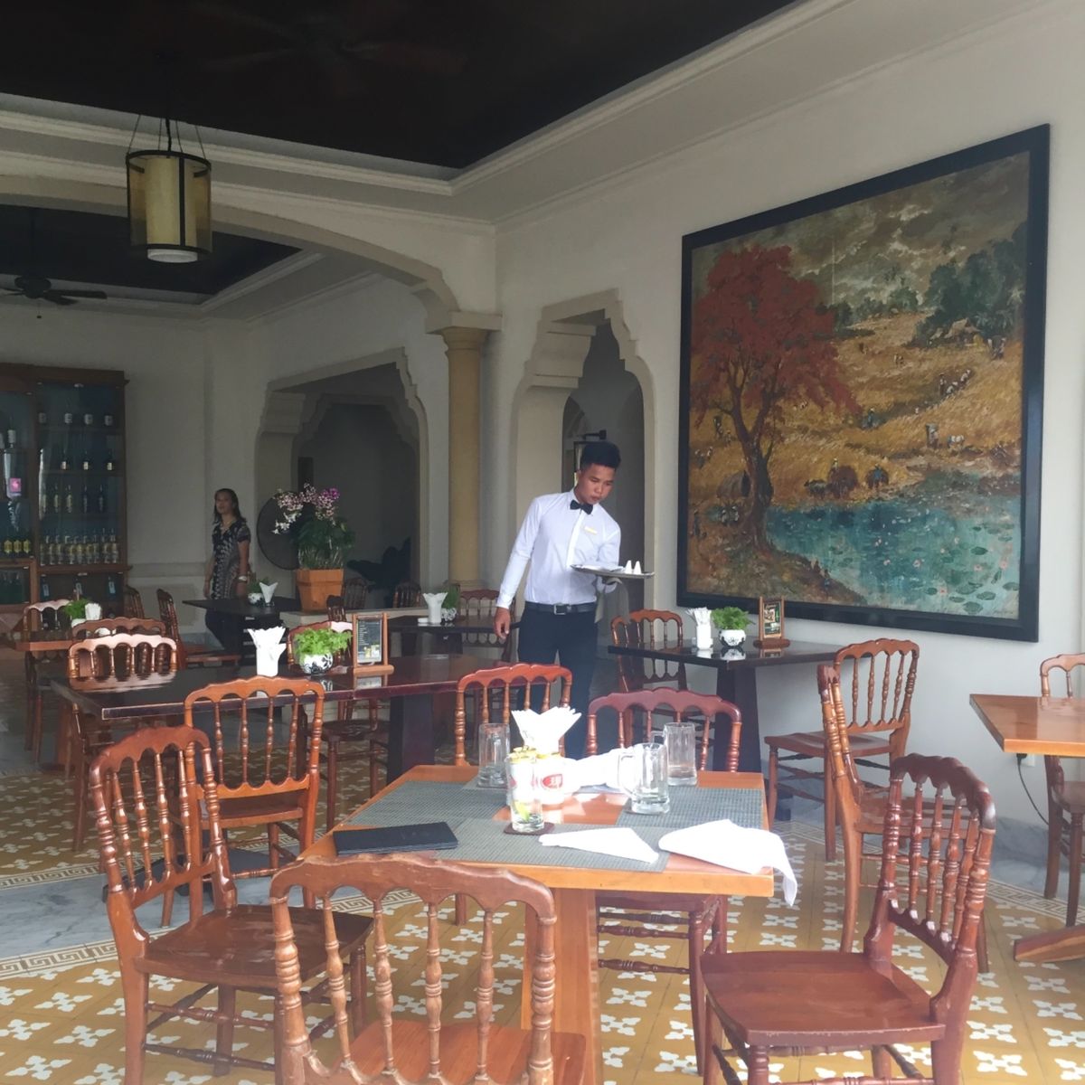 レックスホテル内にある
Rooftop Garden Barで食事
揚げ春...