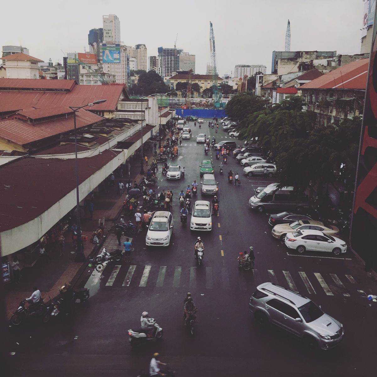 アヴァンティ ホテル Avanti Hotel Saigon

本当は寝て...