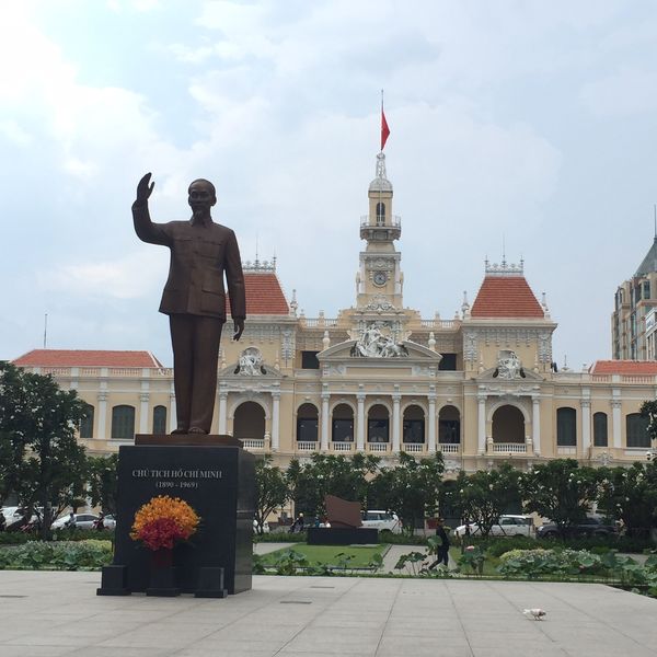 ベトナム・ホーチミン「フライト欠航！仕方ないのでベトナム観光」の写真：ホーチミン人民委員会庁舎

こういうコロ...