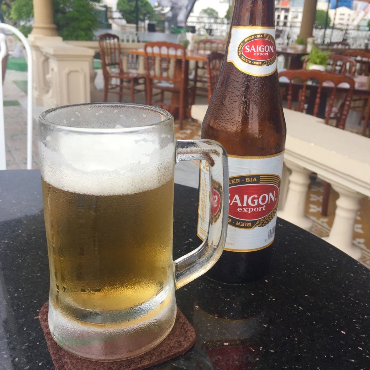 レックスホテル内にある
Rooftop Garden Barで食事
揚げ春...