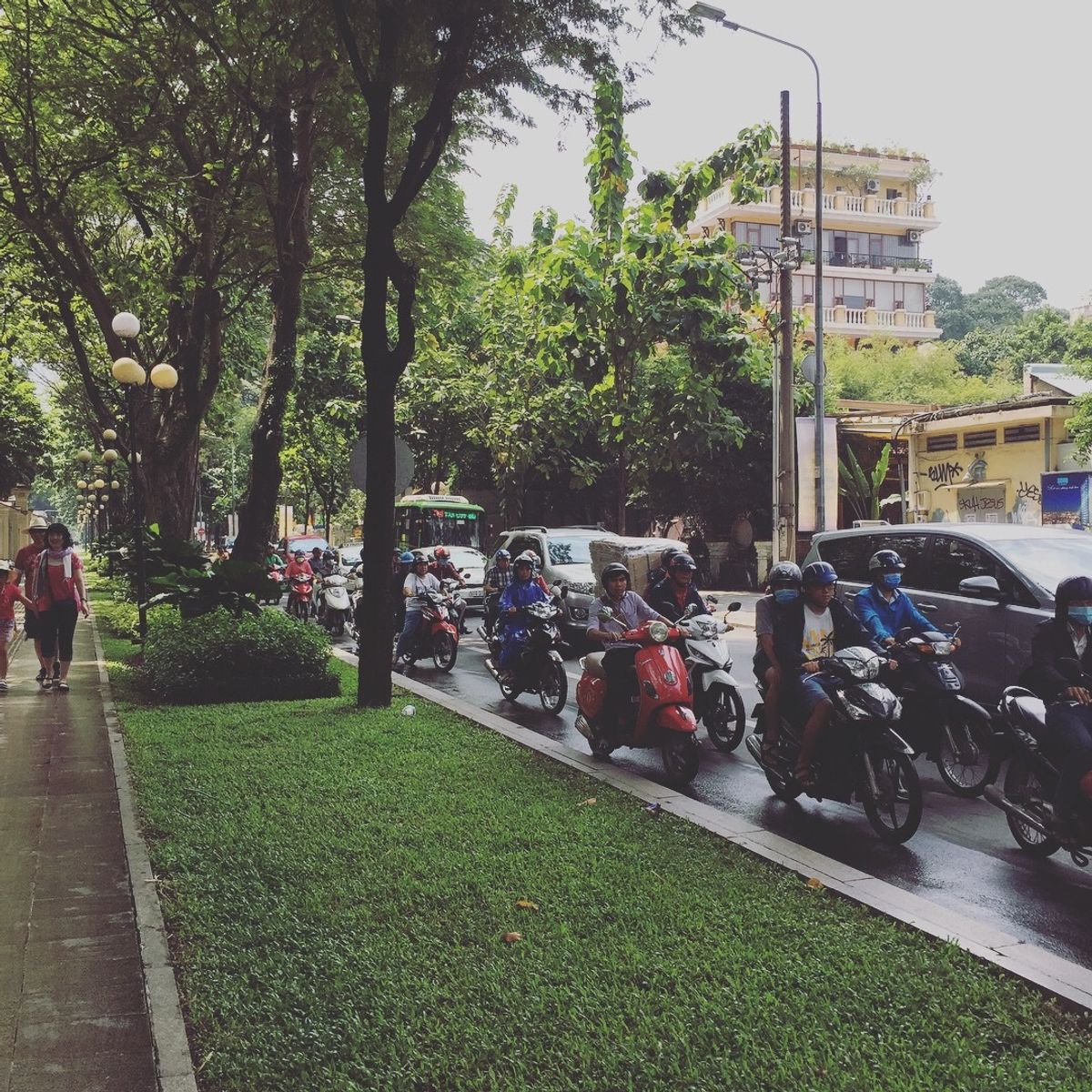 このバイクの山🛵と
荷台モリモリの姿みると
めちゃくちゃベトナム感じる