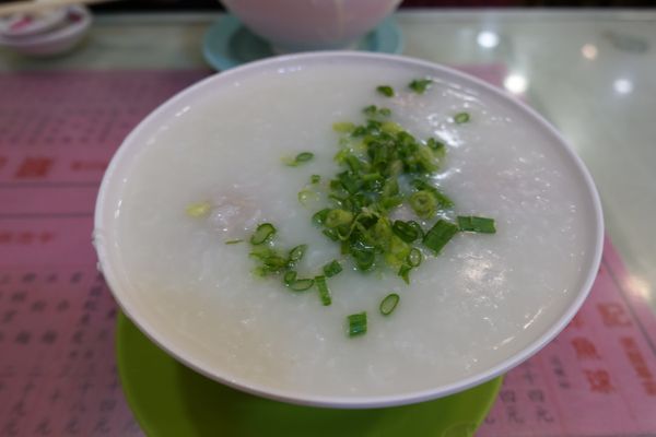 香港「香港美食の会」の写真：羅富記粥麺専家（中環）でお粥で朝ごはん