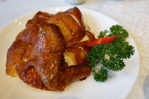 女人街の近くだった気がする中華屋さんで小籠包とチキン？