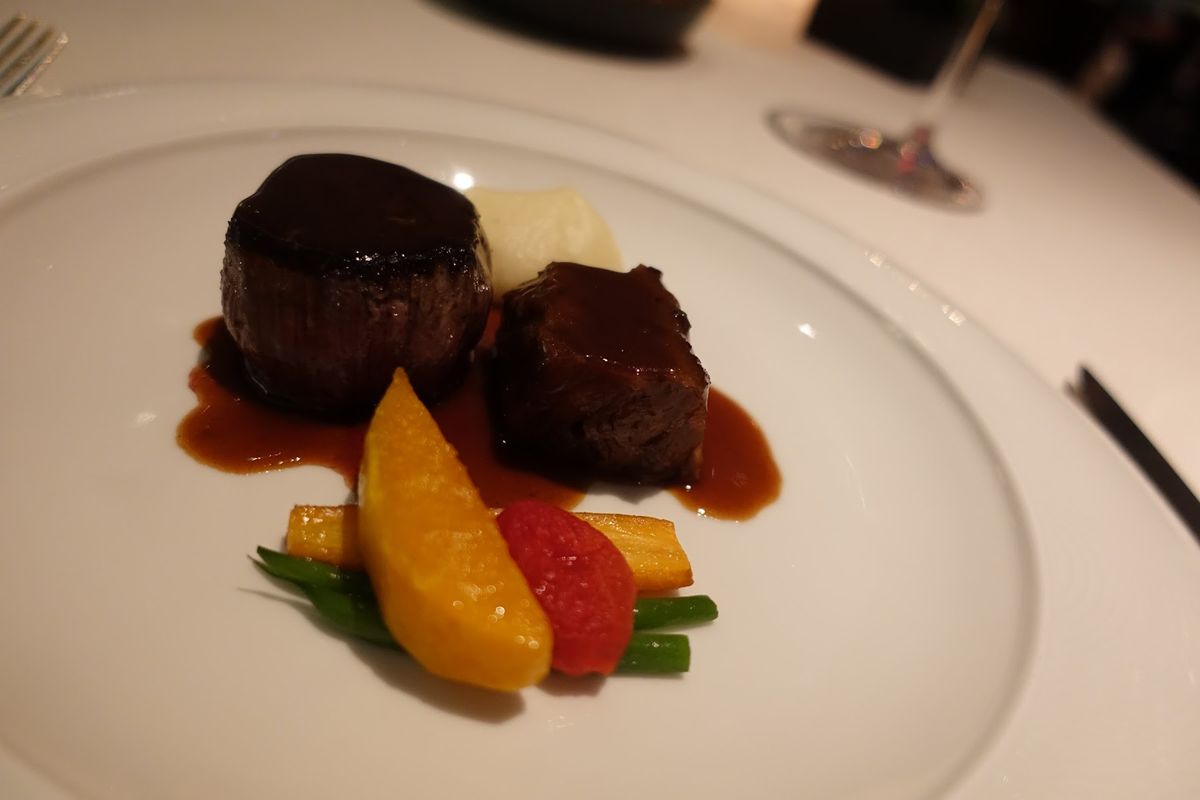 夕食は香港島のリッツカールトンにあるイタリアン「8 1/2 Otto e ...