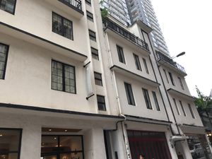 香港に到着

Airbnbでとったアパートへ（1枚目）
香港島の「文武廟」...
