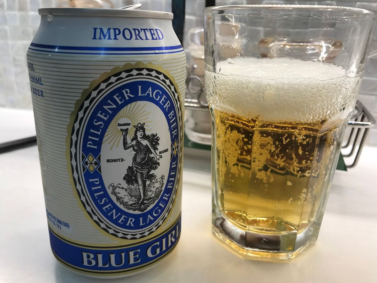 香港空港で小籠包を食べながら友達のS君を待つ