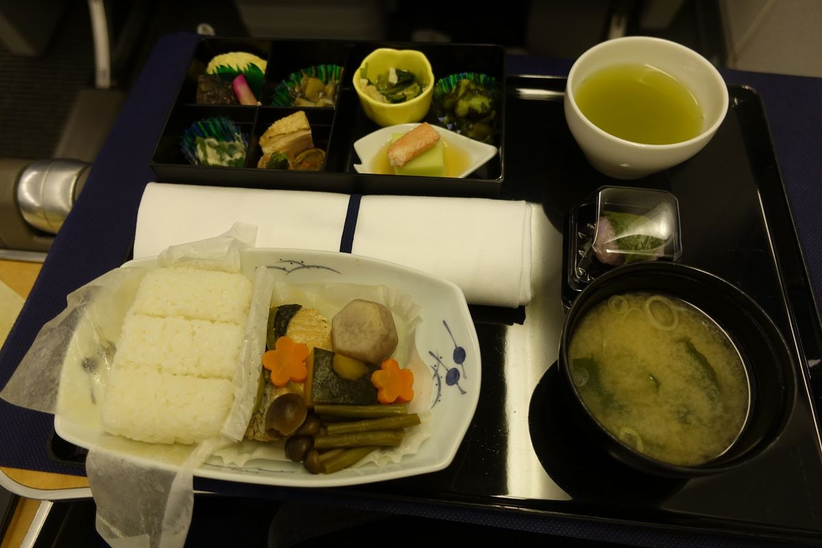 蓮香茶室で食事をして空港へ

その日は香港でも珍しいくらい（香港の友人が言...