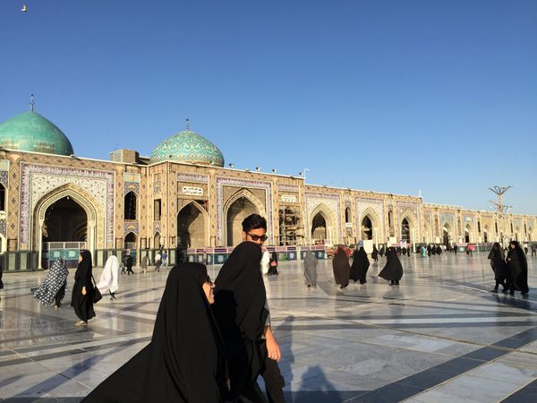 イラン・イスラム共和国「イラン」の写真：マシュハド、エマーム・レザー廟。
人々が...