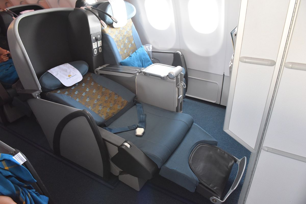 VN、チーズもなかなか。ブルードーヴェルニュが美味しい。グラスや食器も好み...