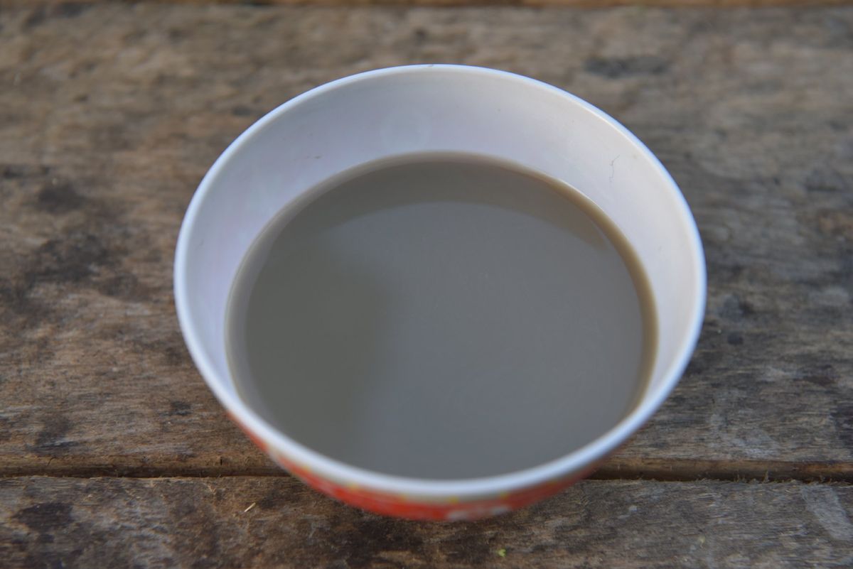 ポートビラ。とても美味しかったクミンたっぷりのカレー？と、嗜好品飲料カバ。...