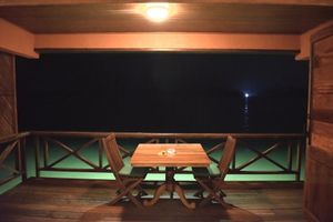 ポートビラ。とても美味しかったクミンたっぷりのカレー？と、嗜好品飲料カバ。...