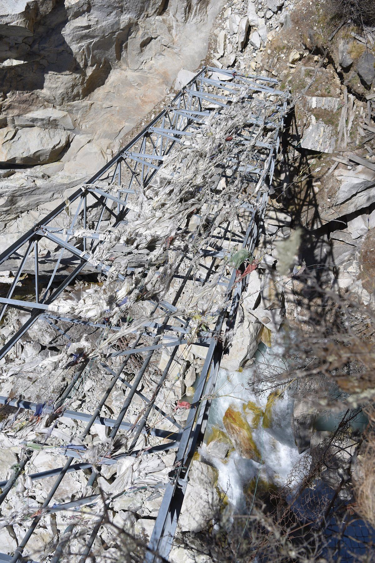 エベレスト街道。
高度が上がってくるとやはり歩くのがきつくなってきます。
...