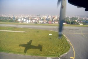飛行機でルクラへ。