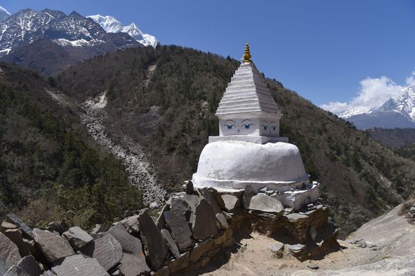 ネパール「ネパール」の写真：エベレスト街道。
高度が上がってくるとや...