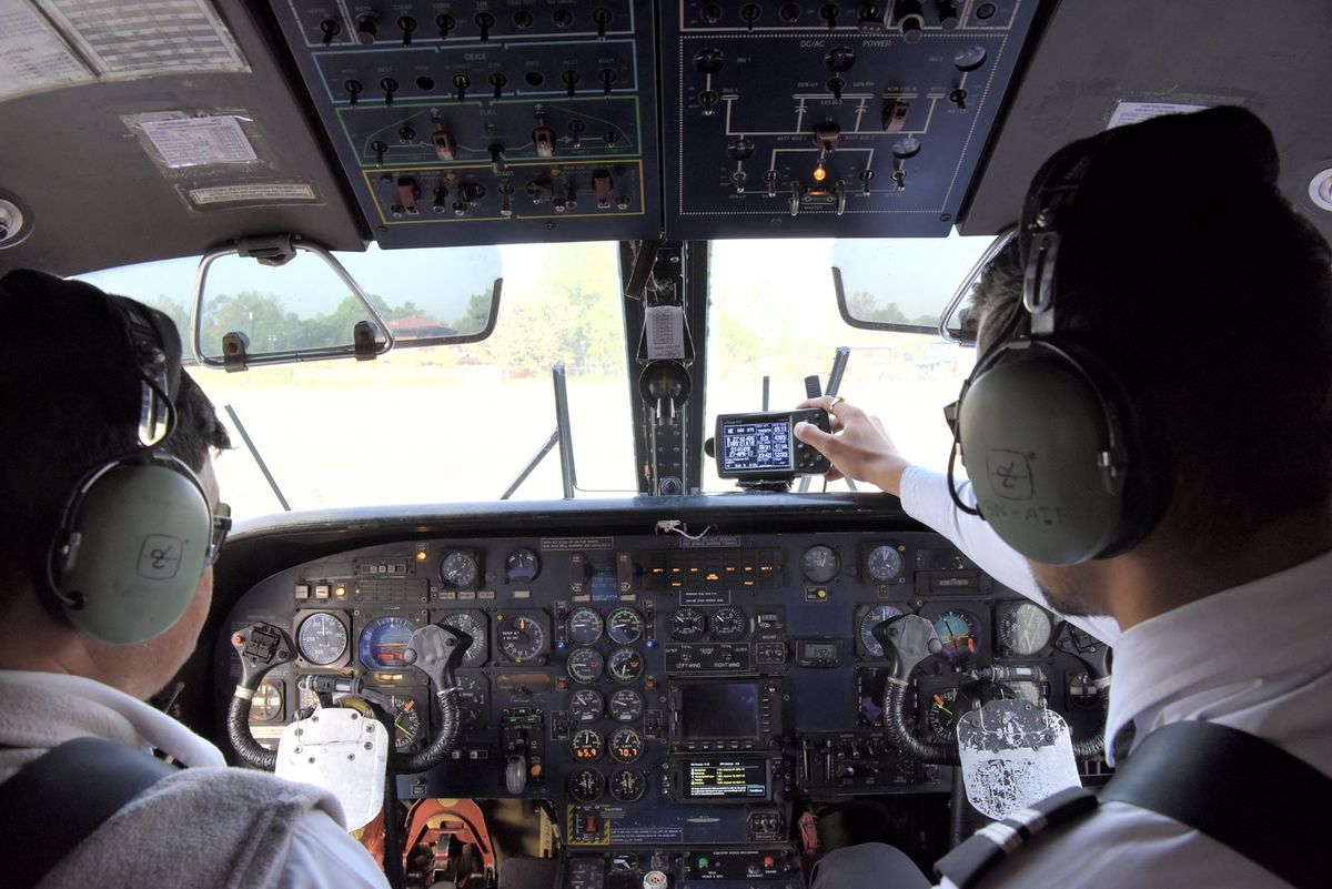 飛行機でルクラへ。