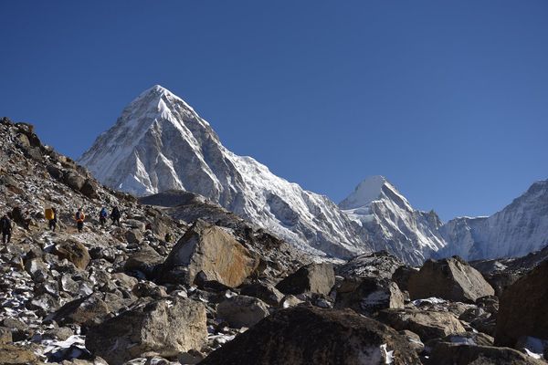 ネパール「ネパール」の写真：エベレスト街道。更に上を目指します。分か...