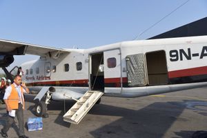 飛行機でルクラへ。