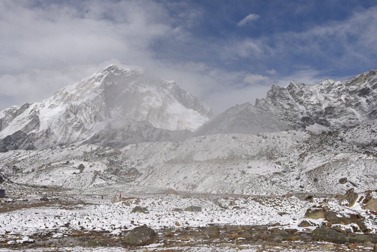 エベレスト街道。標高4500メートルを超えると空気が薄く、かなり寒くなり、...