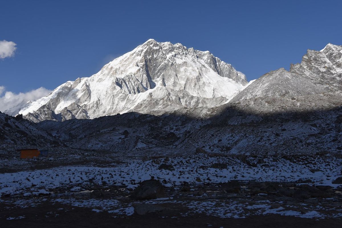 エベレスト街道。標高4500メートルを超えると空気が薄く、かなり寒くなり、...