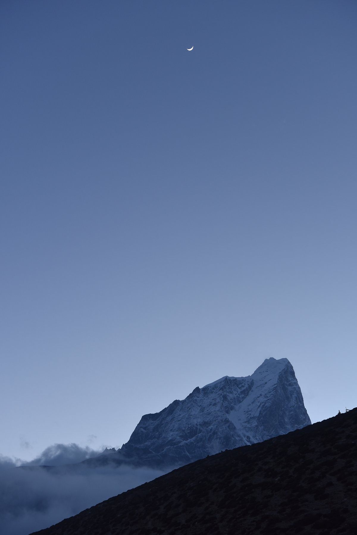 エベレスト街道。
景色も荒涼としたものになってきます。