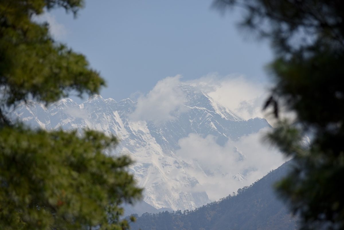 エベレスト街道。
4枚目は雲がかかっているけれど、エベレストらしい。