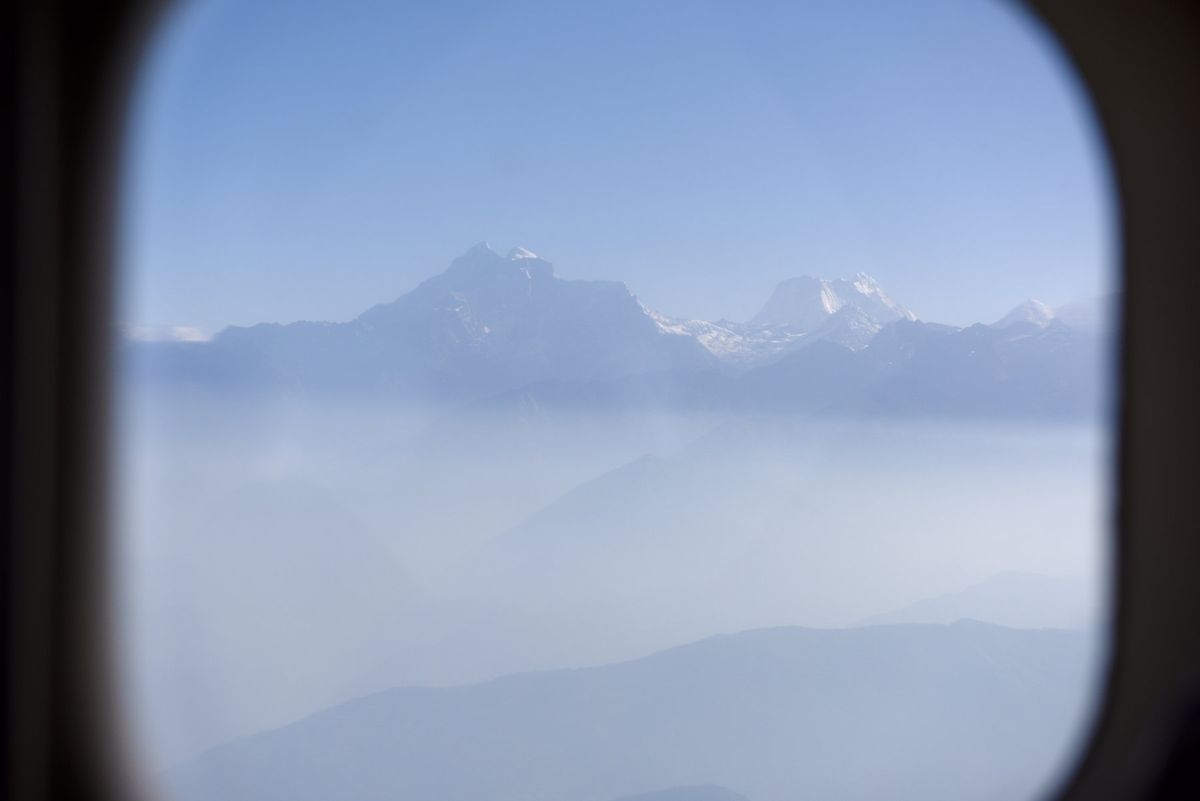 飛行機でルクラへ。