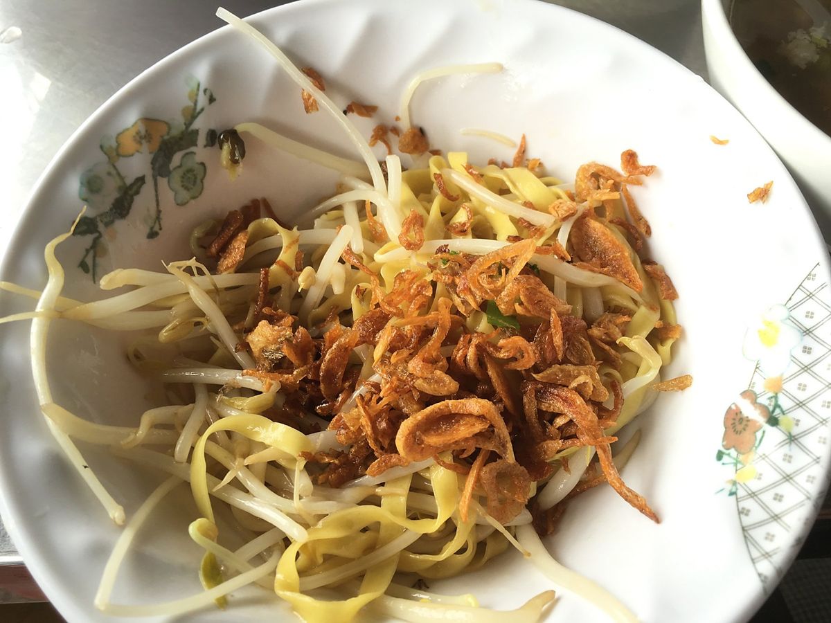好みだった食べ物
和え中華麺＋豚挽き肉 mì khô thịt bằm
替...
