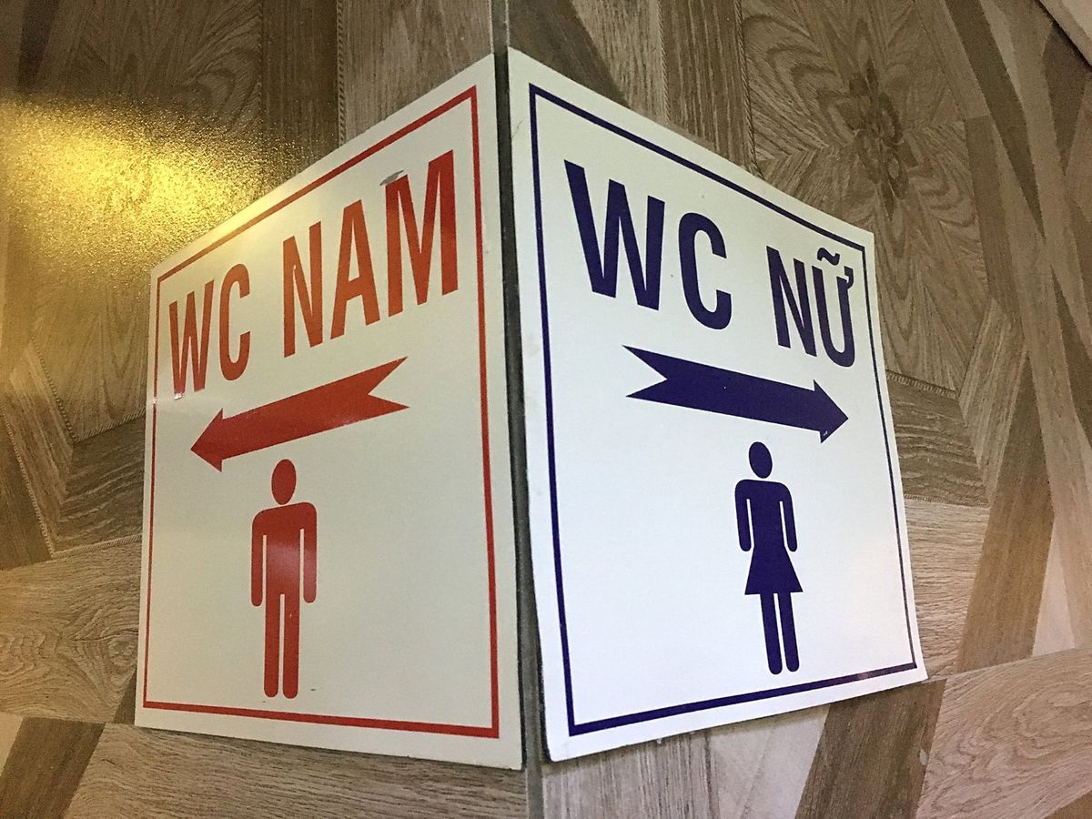 チャウドックのサム山のホテルからバイクで町まで下りて川沿いで食事。
ベトナ...