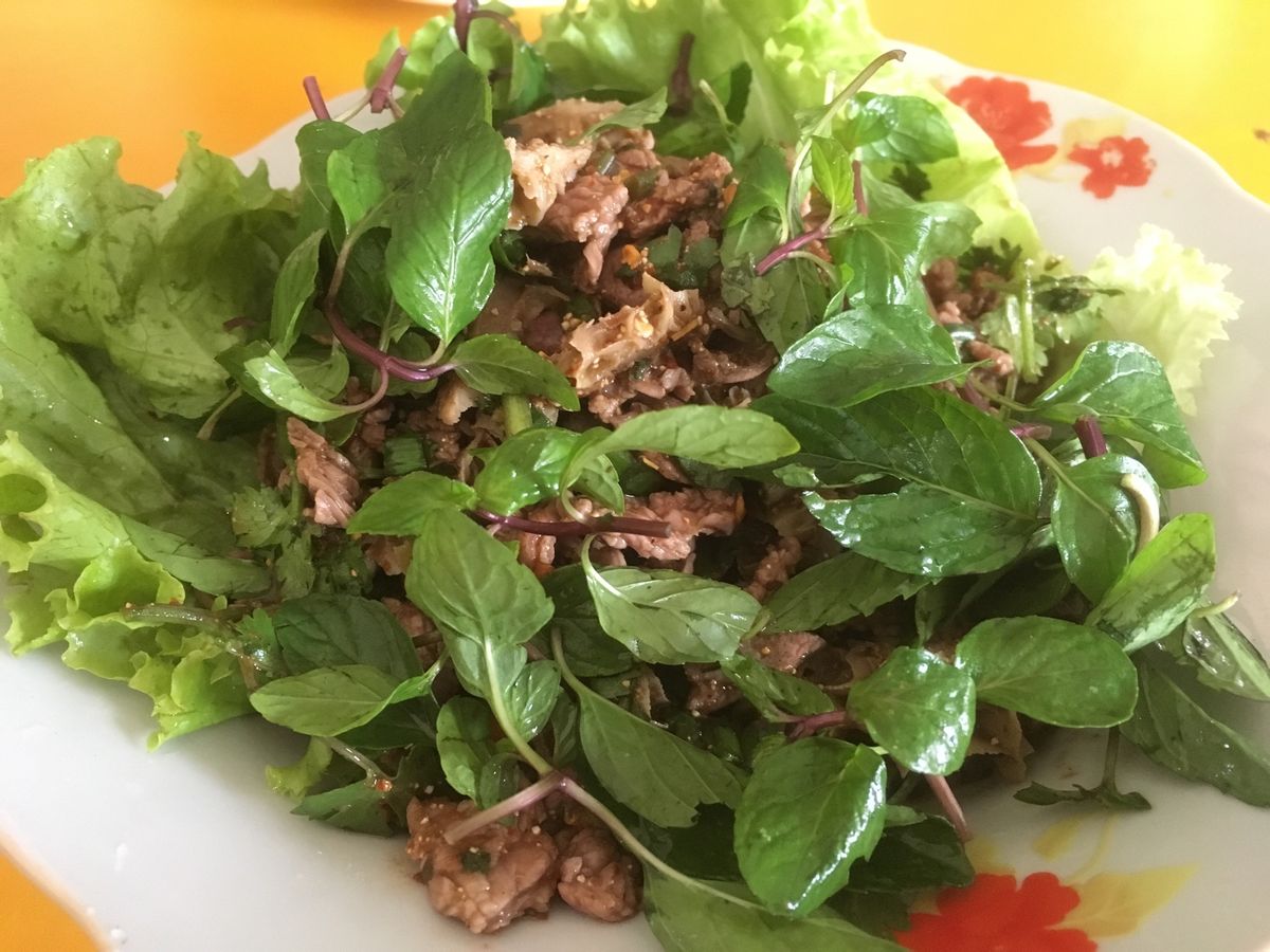 ターケークとノーンボックにて、大好きな焼き肉兼鍋のシンダートとラープ、中華...