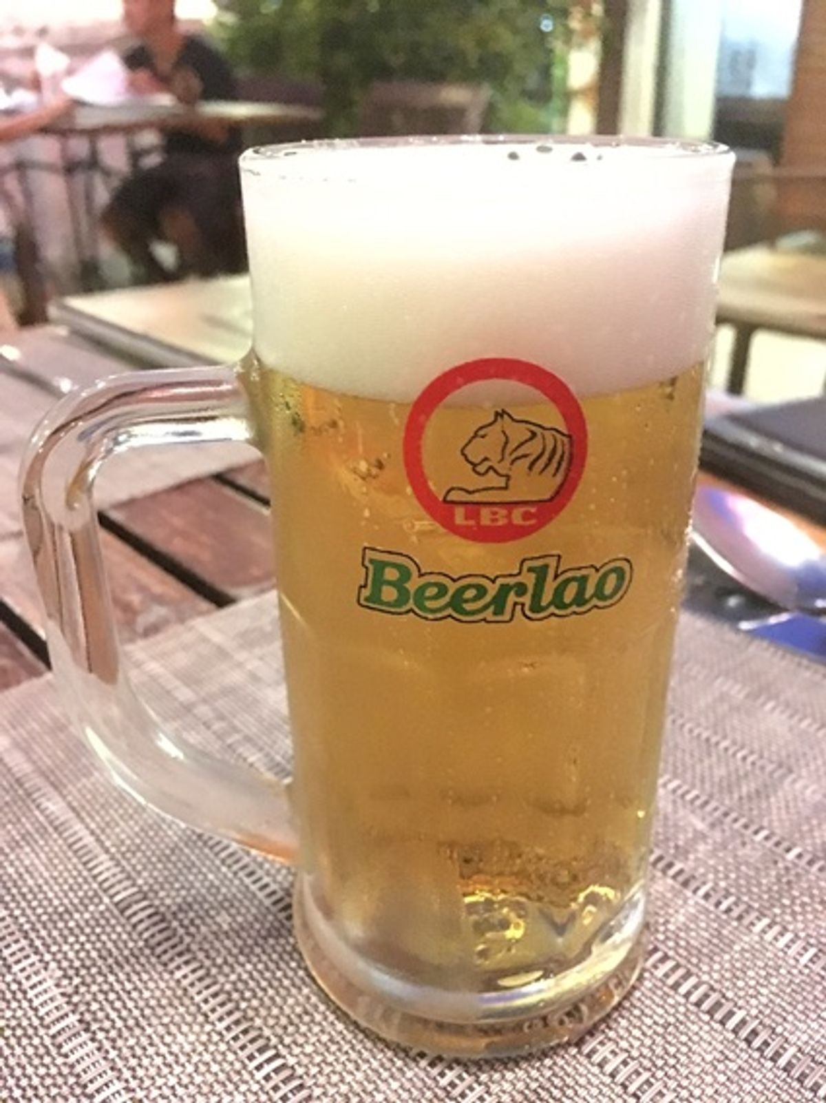 ルアンパバーン、最後の夜には大好きな生ビアラオを。美味すぎておかわりしたオ...