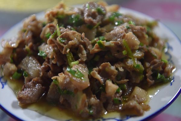 ラオス人民民主共和国・ルアンパバーン「ラオス」の写真：ポンサリー
中国系の方のお店にて食事。外...