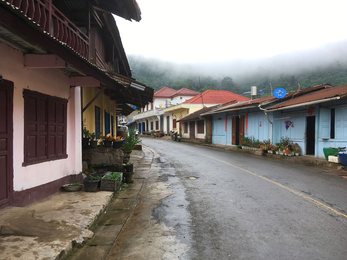 ポンサリー。
中国系の人が多い地域。
ビアラオケースに圧倒され？この後この...