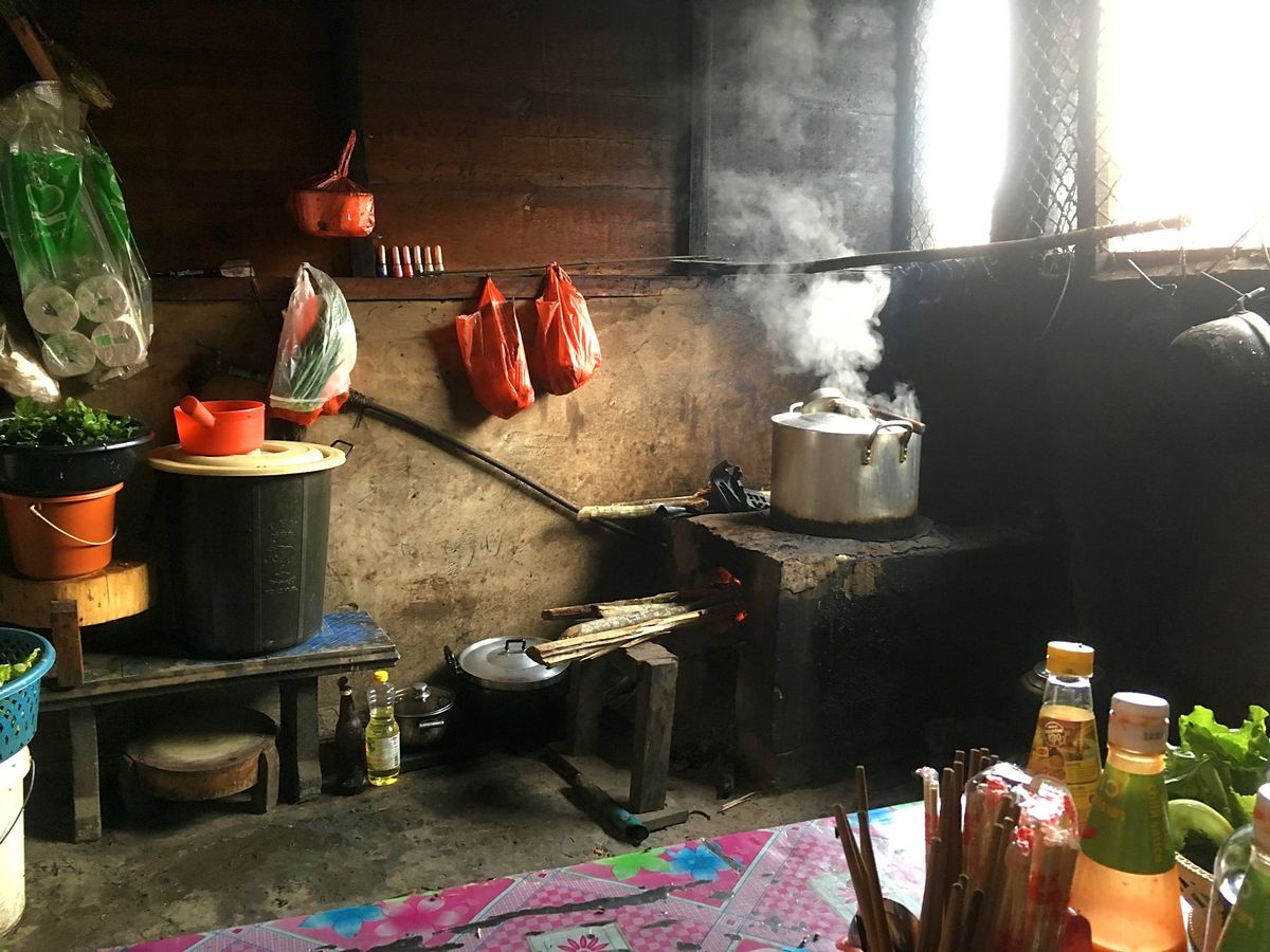 ラオス北部の米麺カオソーイは、ここポンサリー では肉味噌が少なめでさっぱり...