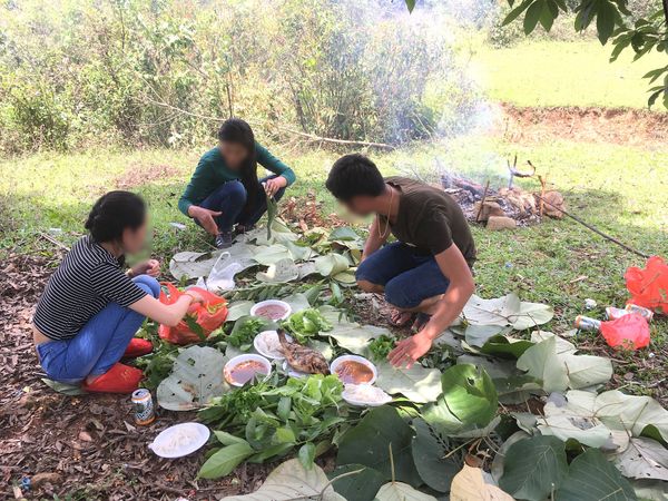ラオス人民民主共和国・ルアンパバーン「ラオス」の写真：ポンサリー。
追い抜かれた方々に再会、バ...