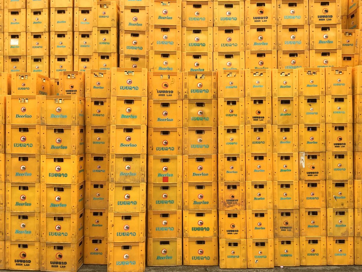 ポンサリー。
中国系の人が多い地域。
ビアラオケースに圧倒され？この後この...