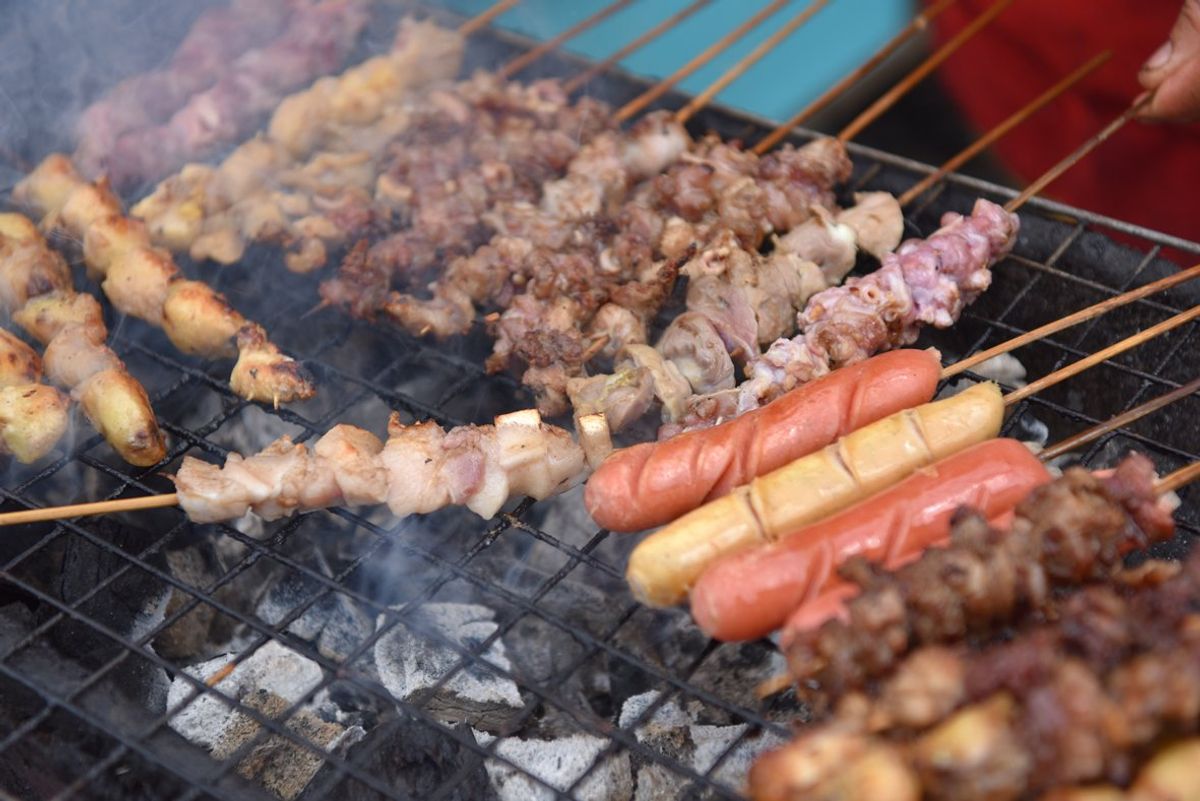ポンサリー。
引き続き町を散歩。串焼き屋さんで飲んでいた方々にお誘いいただ...