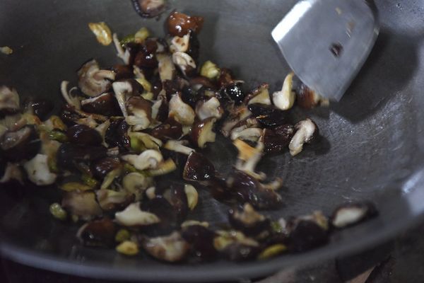 ラオス人民民主共和国・ルアンパバーン「ラオス」の写真：ポンサリーの最後の夜も中国系の方お店へ。...