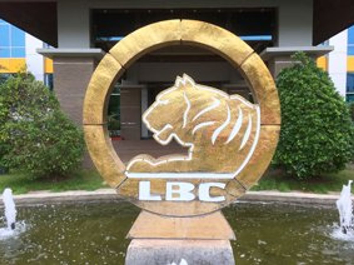 大好きなビアラオの本社・工場が見学できるらしいとの少ない情報があったのでバ...