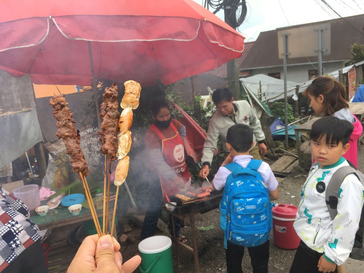 ポンサリー。
市場で買った椎茸をレストランで調理してもらう。ここで数日前に...