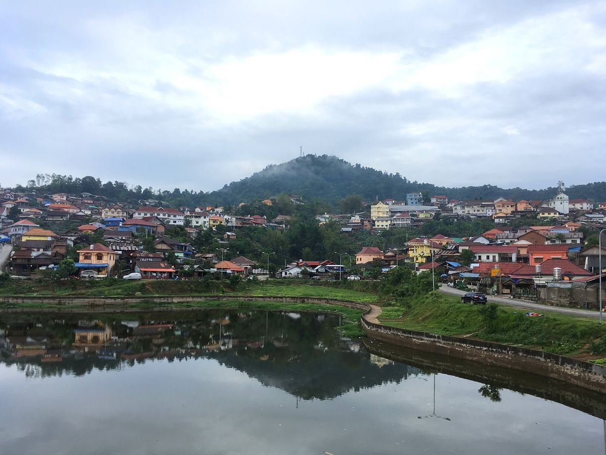 ポンサリー。
中国系の人が多い地域。
ビアラオケースに圧倒され？この後この...