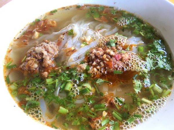 ラオス人民民主共和国・ルアンパバーン「ラオス」の写真：ポンサリーからウドムサイへの途中で食べた...