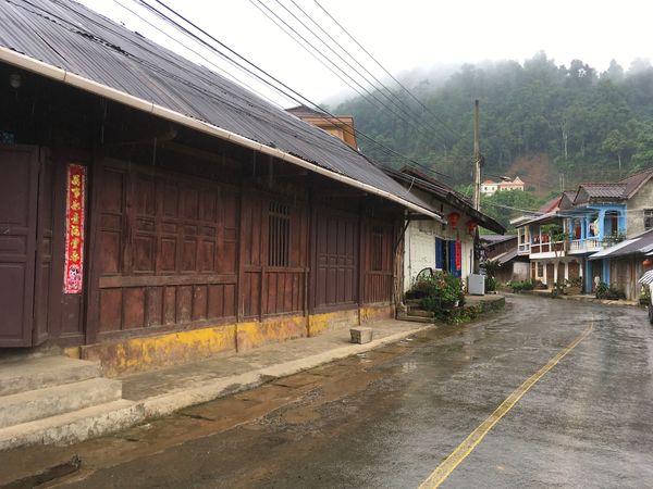 ラオス人民民主共和国・ルアンパバーン「ラオス」の写真：ポンサリー。
中国系の人が多い地域。
ビ...