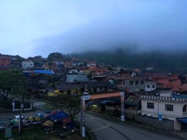 ラオス人民民主共和国・ルアンパバーン「ラオス」の写真：ポンサリー、とりあえず町を散歩。
大好き...